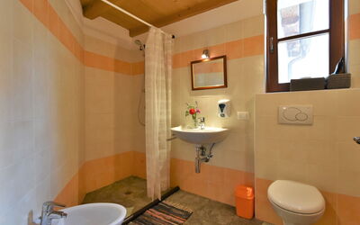 La Cà Vegia 100.2: Mirror, Tap, Plumbing Fixture, Sink, Property, Bathroom Sink, Bathroom, Purple, Interior Design