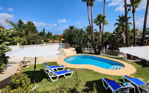 Villa Jolanda: Cloud, Plant, Sky, Property, Water, Swimming Pool, Building, Outdoor Furniture, Shade, Tree