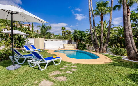 Villa Jolanda: Cloud, Plant, Sky, Water, Property, Tree, Swimming Pool, Azure, Building, Outdoor Furniture