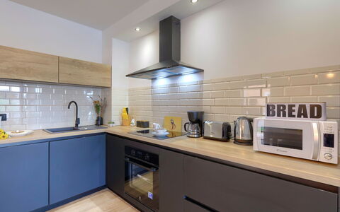 Solis: Countertop, Cabinetry, Tap, Kitchen Sink, Property, Sink, Kitchen Stove, Kitchen, Kitchen Appliance, Interior Design
