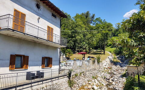 Sorico Albonico 684: Plant, Building, Window, Sky, House, Cottage, Tree, Wood, Landscape, Facade