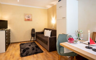 Accommodation:&nbsp;Gams 208.1