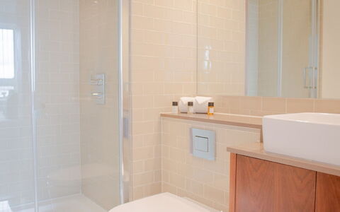 Lincoln Court: Property, Bathroom, Building, House, Interior Design, Floor, Plumbing Fixture, Flooring, Line