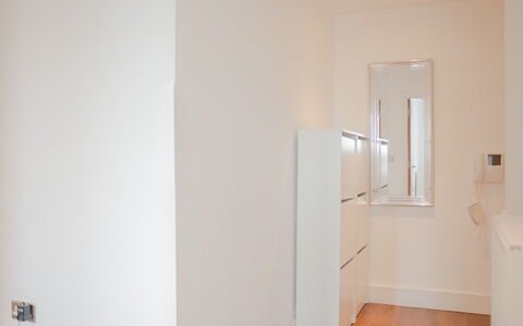 Lincoln Court: Wood, House, Floor, Flooring, Hardwood, Building, Ceiling, Beige, Plaster
