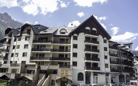 Gentiane: Cloud, Sky, Building, Property, Window, Mountain, Urban Design, Car, Condominium, Tower Block