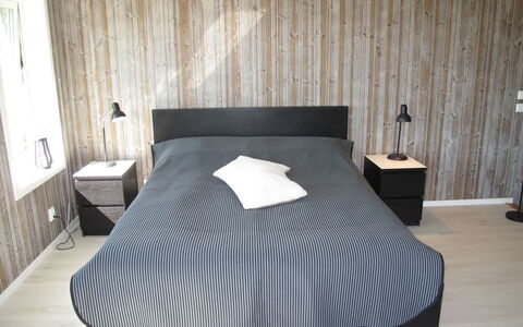 Stegeborg Sjöstugan: Building, Furniture, Comfort, Bed Frame, Pillow, Bed, Textile, Wood, House, Table