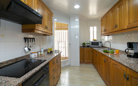 Perlamar 4: Countertop, Cabinetry, Property, Kitchen Sink, Sink, Building, Kitchen Stove, Kitchen, Wood, Kitchen Appliance