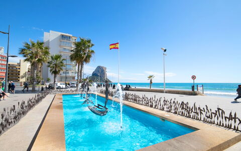 Perlamar 4: Water, Sky, Swimming Pool, Azure, Street Light, Building, Leisure, Tree, Arecales, Summer