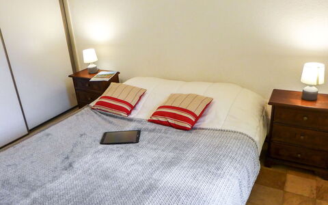 L'Univers: Furniture, Property, Comfort, Wood, Textile, Lighting, Lamp, Interior Design, Shade, Bed Frame