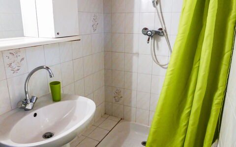 L'Univers: Plumbing Fixture, Sink, Tap, Property, Photograph, Green, Bathroom, Black, Purple