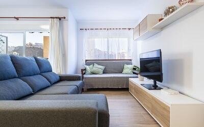 Orion 60.2: Couch, Furniture, Comfort, Building, Azure, Wood, Living Room, Interior Design, Lamp, Studio Couch