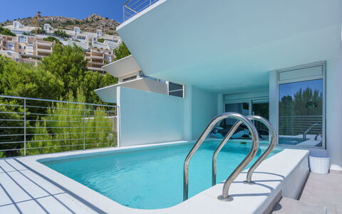 Kristina: Property, Water, Building, Sky, Swimming Pool, Azure, Shade, Architecture, Plant, House