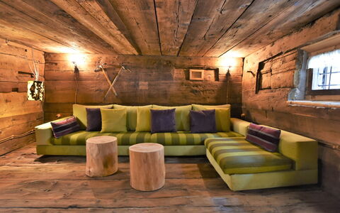 Baita Barin: Couch, Furniture, Nature, Wood, Table, Window, Interior Design, Flooring, Floor, Living Room