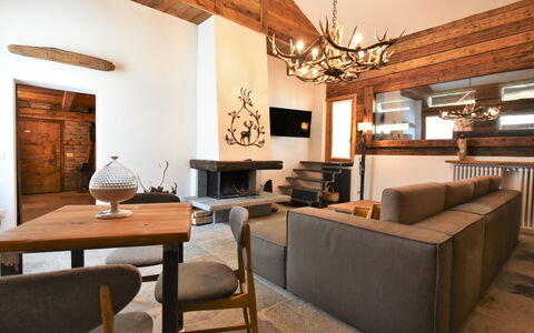 Baita Barin: Picture Frame, Table, Furniture, Property, Couch, Chair, Wood, Lighting, Interior Design, Architecture