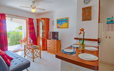 Accommodation:&nbsp;Shangrila 1100.1