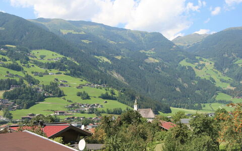 Mayrhofen 350: Cloud, Sky, Mountain, Plant, Ecoregion, Natural Landscape, Highland, Tree, Land Lot, Slope