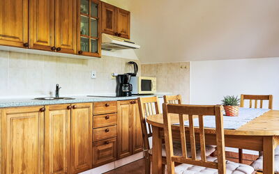 Accommodation:&nbsp;Alice Ii. 552.2