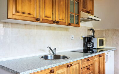 Accommodation:&nbsp;Alice Ii. 552.2