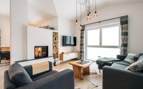 Mountain Lodge - Klippitztörl: Furniture, Picture Frame, Property, Couch, Table, Comfort, Houseplant, Wood, Interior Design, Living Room