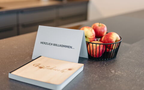 Mountain Lodge - Klippitztörl: Food, Plant, Table, Fruit, Natural Foods, Wood, Ingredient, Apple, Sweetness