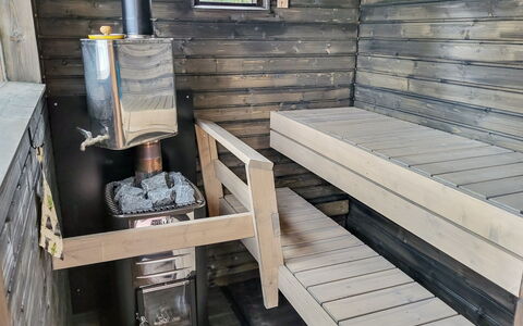 Kolin Kangastus Metsätähti 2: Bed, Furniture, Bedroom, Interior Design, Bedding, Bed Sheet, Flooring, Wood, Floor, Room