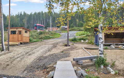 Kolin Kangastus Metsätähti 2: Bed, Furniture, Bedroom, Interior Design, Bedding, Bed Sheet, Flooring, Wood, Floor, Room