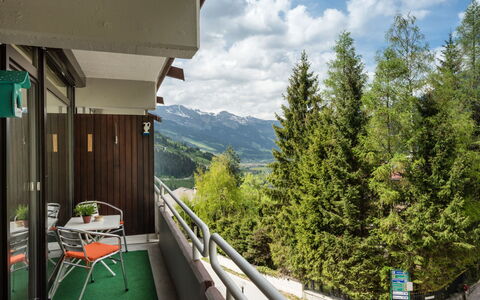 Bad Gastein 110: Cloud, Sky, Property, Plant, Building, Tree, Mountain, Larch, Leisure, Grass