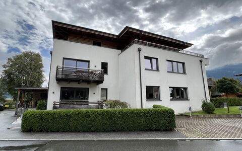 Appartement Ursula: Cloud, Sky, Plant, Property, Building, Window, House, Tree, Land Lot, Urban Design