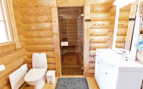 Lompakko: Bed, Furniture, Bedroom, Interior Design, Bedding, Bed Sheet, Flooring, Wood, Floor, Room