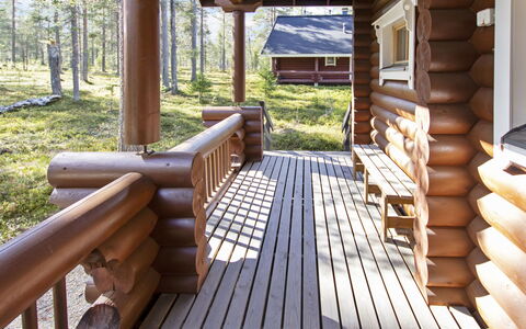 Lompakko: Bed, Furniture, Bedroom, Interior Design, Bedding, Bed Sheet, Flooring, Wood, Floor, Room