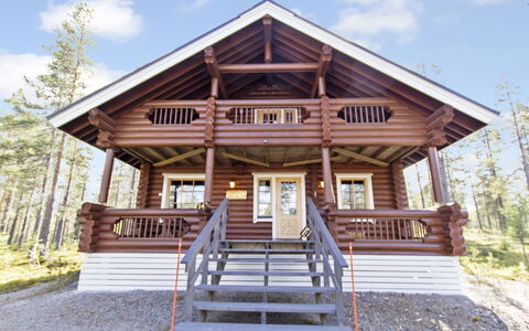 Lompakko: Bed, Furniture, Bedroom, Interior Design, Bedding, Bed Sheet, Flooring, Wood, Floor, Room