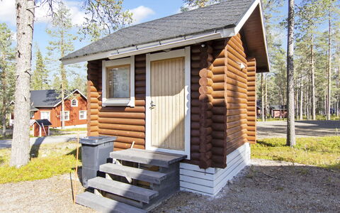 Lompakko: Bed, Furniture, Bedroom, Interior Design, Bedding, Bed Sheet, Flooring, Wood, Floor, Room