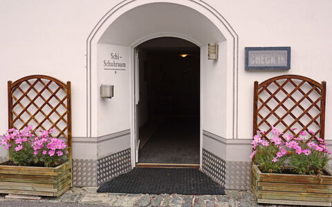 Mathon 500: Plant, Building, Door, Flower, Architecture, Window, Flowerpot, Real Estate, Tints And Shades
