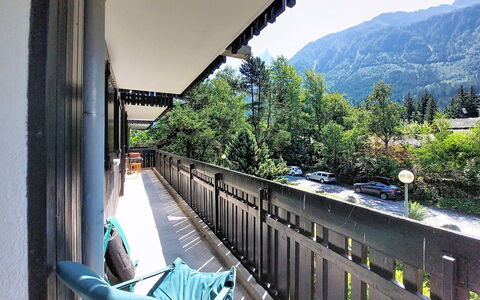 Chamonix - les Praz 100: Balcony, Hill Station, Mountain Village, Larch, Porch