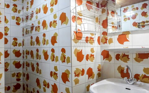 Chamonix - les Praz 100: Room, Bathroom, Wall, Tile, Property, Interior Design, Ceramic, Wallpaper, Shower Curtain, Architecture
