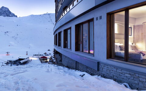 Tignes 660: Building, Snow, Sky, Window, Slope, House, Freezing, Facade, Ice Cap, Mountain