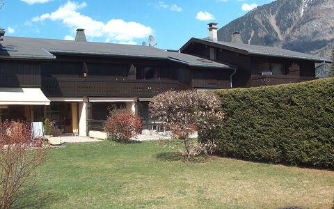 Le Pramouny: Cloud, Plant, Sky, Building, Window, Land Lot, Mountain, Shade, Grass, House