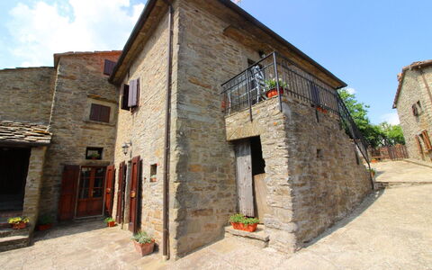 La Casa nel Borgo: Sky, Property, Window, Plant, Cloud, Building, Door, House, Rural Area, Facade