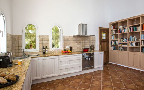 Villa El Paraiso al Mar Ambolo: Flooring, Kitchen, Interior Design, Wall, Cabinetry, Countertop, Floor, Kitchen Appliance, Cupboard, Furniture