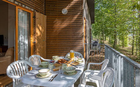 Eppe Sauvage 110: Wood, Cottage, Siding, Hardwood, Porch, Wood Stain, Plank, Deck, Log Cabin, Garden Buildings