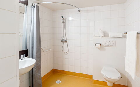Eppe Sauvage 110: Plumbing Fixture, Property, Shower Head, Bathroom, Tap, Sink, Bathroom Sink, Architecture, Building