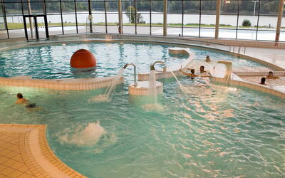 Eppe Sauvage 110: Water, Swimming Pool, Body Of Water, Leisure, Composite Material, Recreation, Fence, Fun, Resort Town, Water Feature