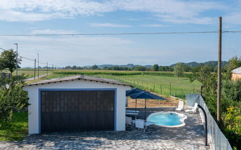 Tra Terra e Cielo: Cloud, Sky, Plant, Property, Building, Shade, Door, Land Lot, Tree, House
