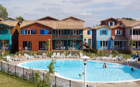 Le Teich 110: Water, Plant, Cloud, Sky, Swimming Pool, Window, Building, Tree, Leisure, House