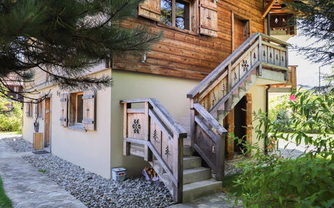 Chalet sans Soucis: Plant, Building, Property, Window, House, Stairs, Architecture, Cottage, Wood