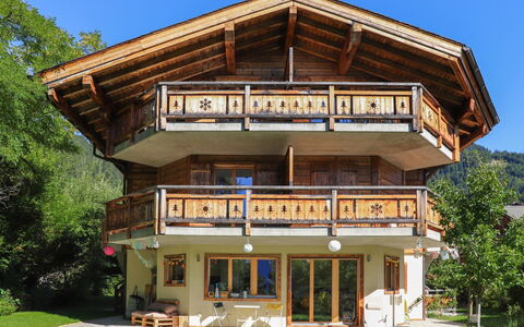 Chalet sans Soucis: Sky, Plant, Property, Building, Window, Tree, Wood, Cottage, Siding, Real Estate