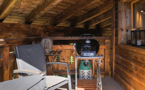 Chalet sans Soucis: Wood, Building, Attic, Beam, Floor, Hardwood, Flooring, Wood Stain, Cottage, Table