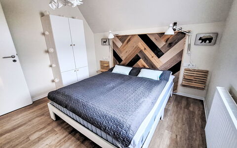 Waldoase: Furniture, Wood, Bedroom, Interior Design, Flooring, Floor, Bed, Room, Wood Flooring, Bedding