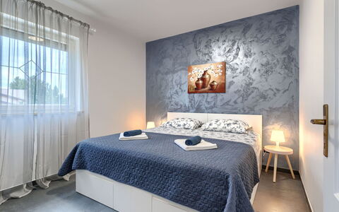 Labin 389: Bed, Bedroom, Interior Design, Furniture, Bedding, Bed Sheet, Linens, Floor, Textile, Flooring