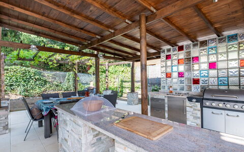Villa les Treilles: Property, Wood, Cabinetry, Floor, Tree, Beam, Shade, House, Flooring, Countertop